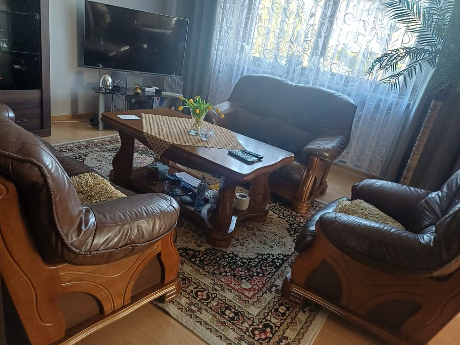 Komplet wypoczynkowy 3+2+1 plus stół