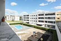 Apartamento T4 com Elevador, Garagem e Piscina