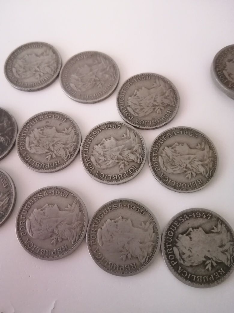 Vendo moedas antigas portuguesas (portes incluídos)