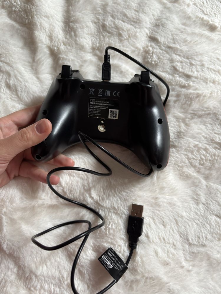 Przewodowy gamepad