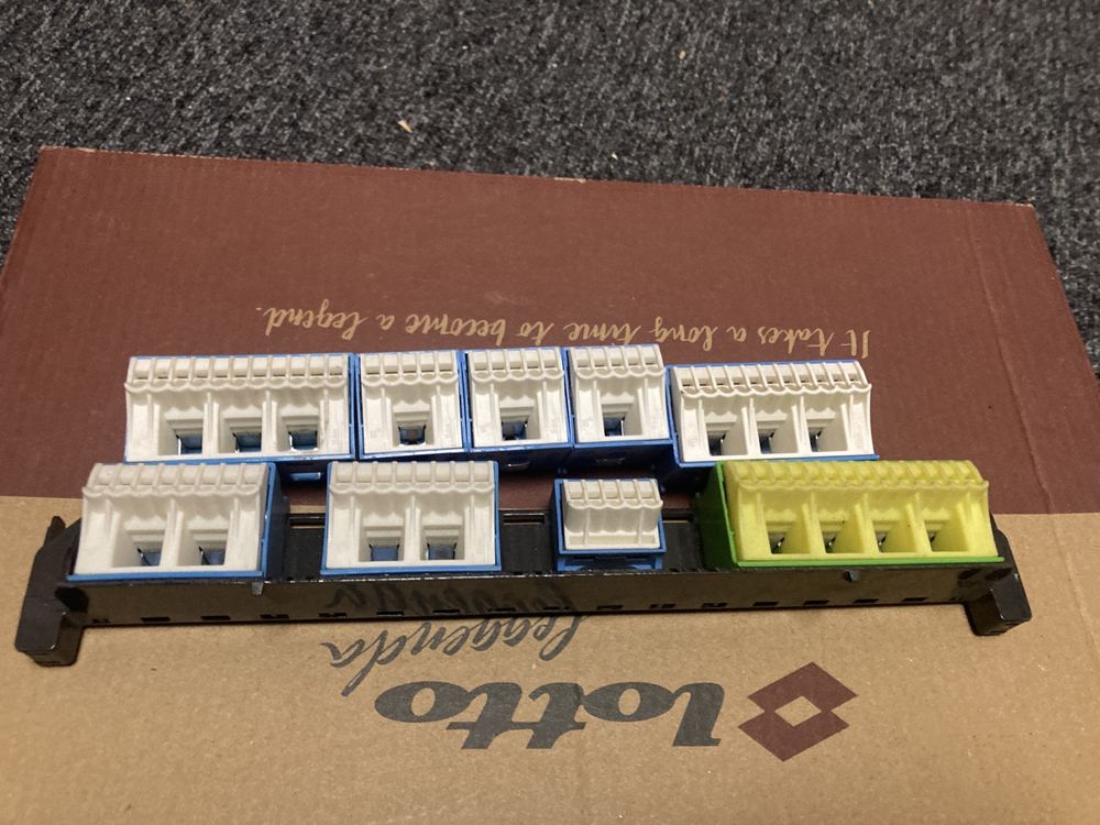 Тримач з клемами, шини Eaton довжина 1м 2п,3п . FireBox T100E OBO