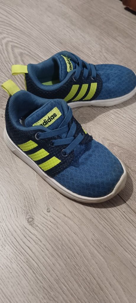 Продам кросівки adidas