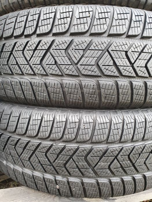 Pirelli 215/65/17 rok 2019 95%bieżnika Cena za 2szt zimowe