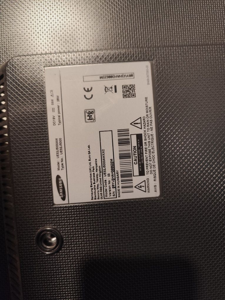 TV Samsung 32" às peças ecrã danificado