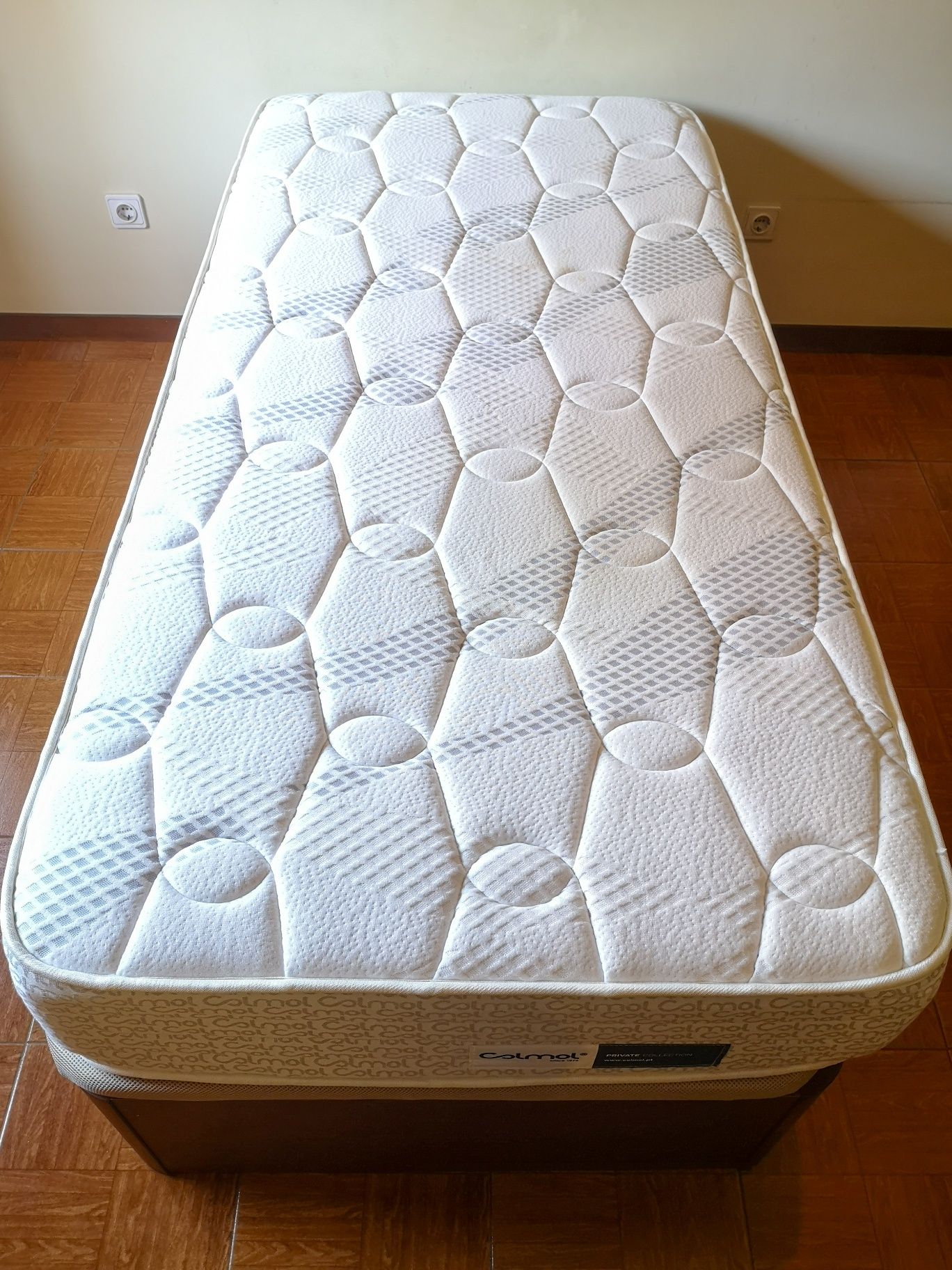 Cama de solteiro com arrumação & colchão terapêutico (190 cm x 90 cm)