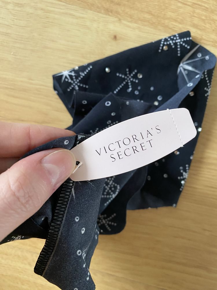 Victoria’s Secret zestaw 3 sztuk majtek cyrkonie diameciki stringi