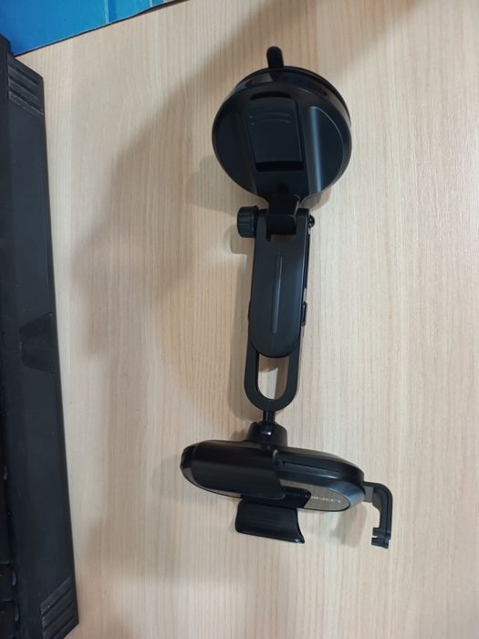 Автотртмач з бездротовою зарядкою LDNIO