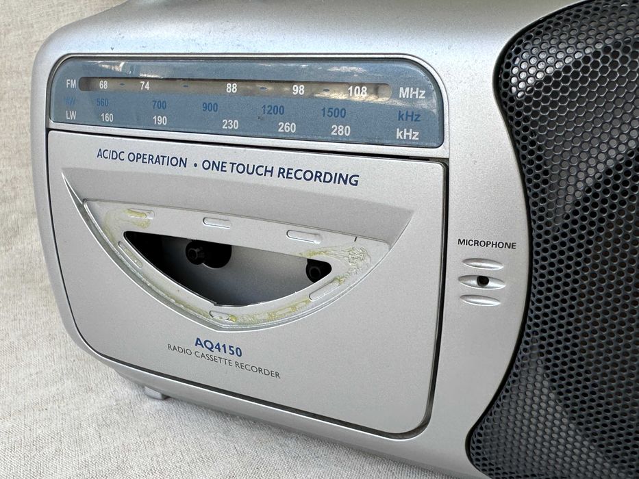 Radiomagnetofon Philips AQ4150/14S / na części lub do naprawy