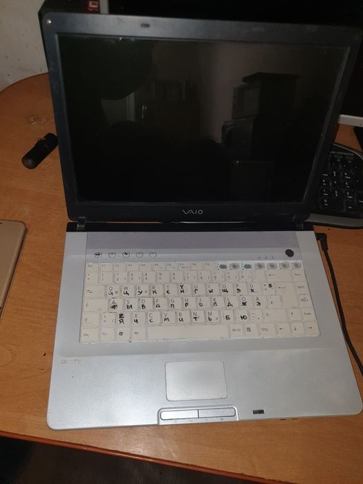 Ноутбук Sony model PCG -7N21 Vaiyo рабочий с зарядкой и мышкой