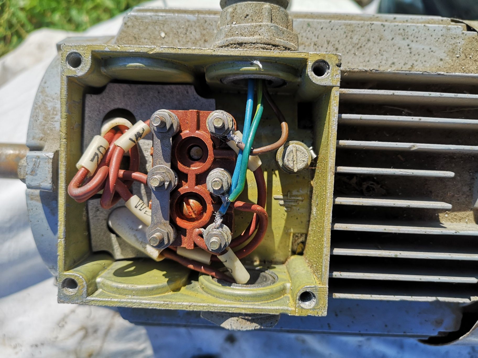 Двигун 1.1 кв. 950.об