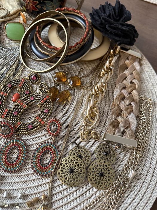 Zestaw biżuterii złoto bursztyn róż 30 szt artvibes słoik biżuterii