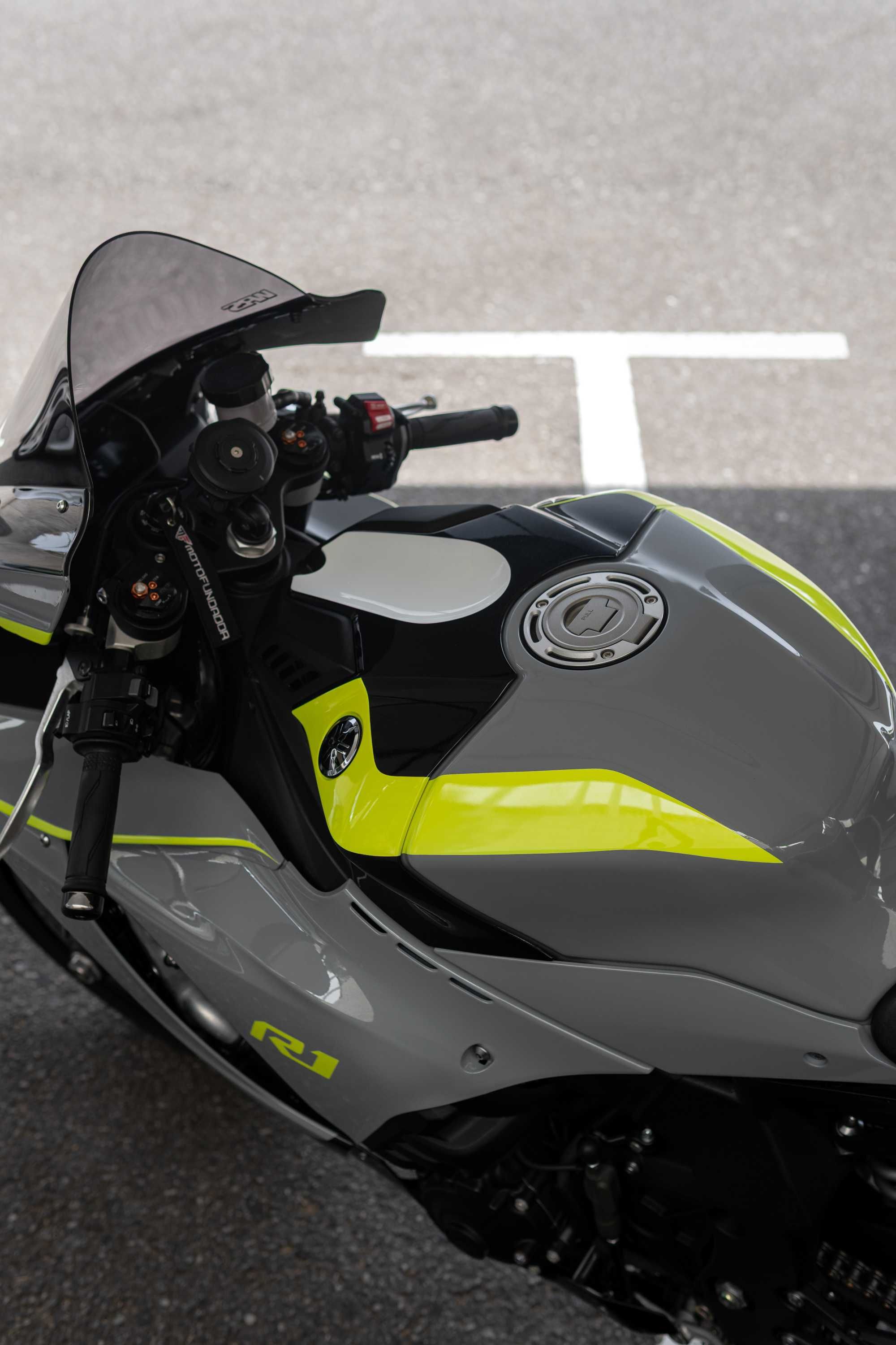 Yamaha R1 2024 *OFERTA NOVA PINTURA LacagemArt*
