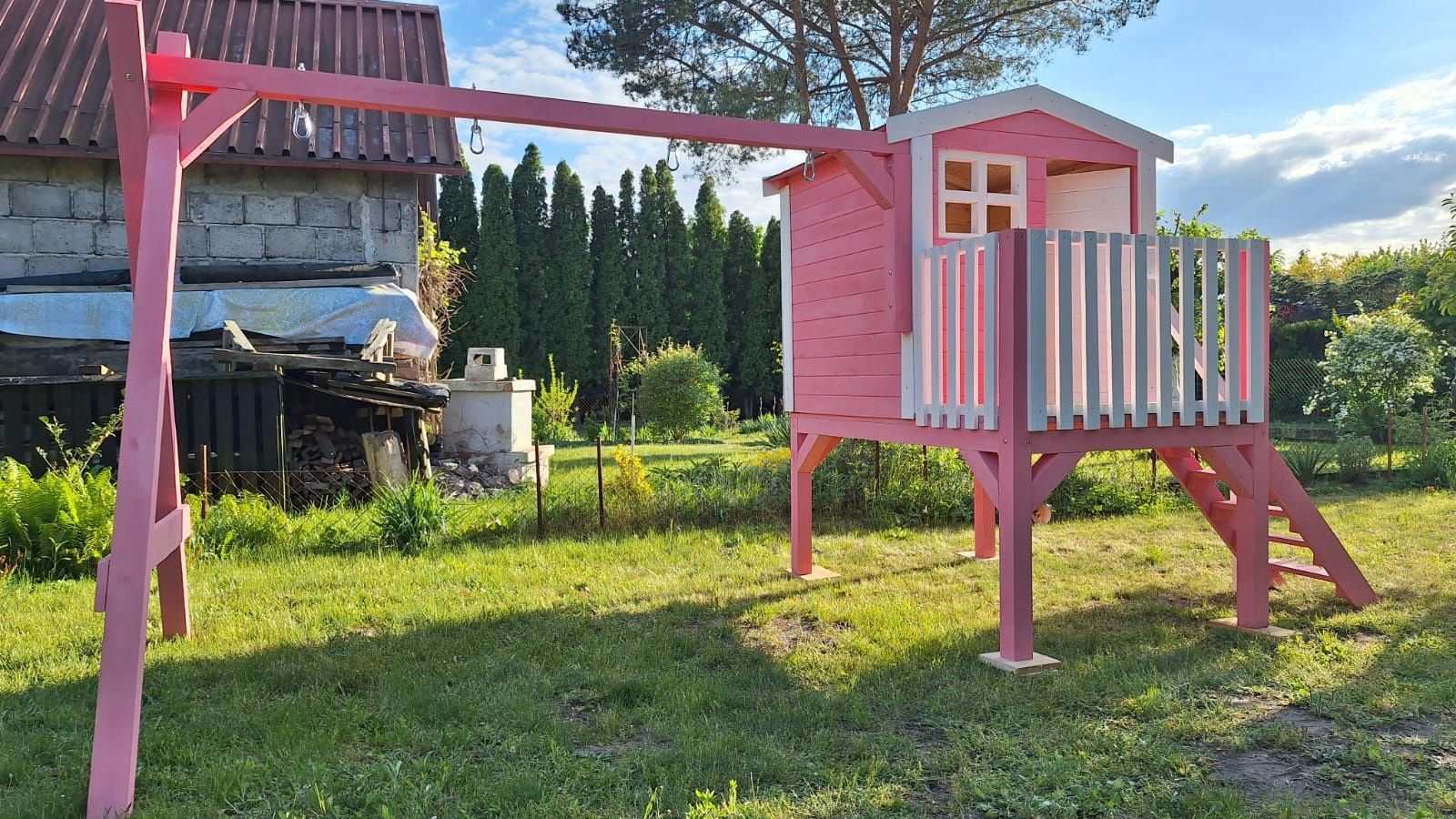 Domek Wiktor plac zabaw dla dzieci piaskownica huśtawka zjezdzalnia