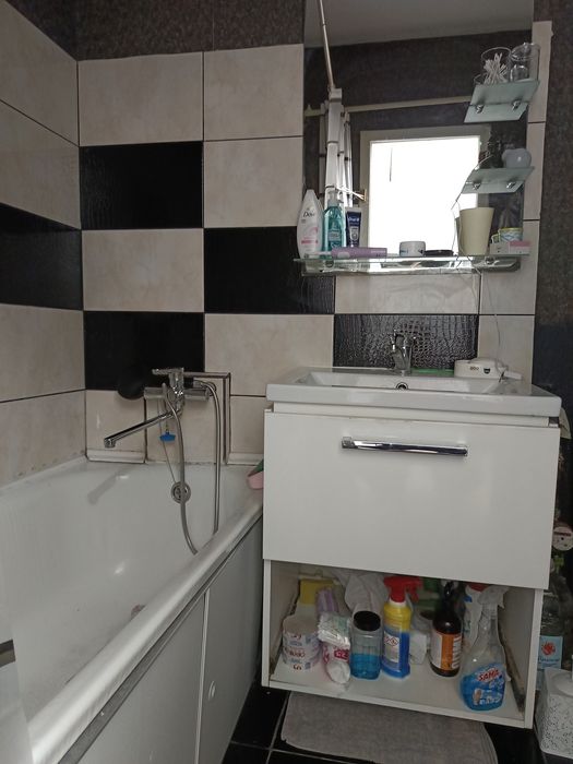 Продам 1 квартиру,  косметичний ремонт, вул.6Грудня 135