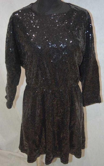 Rozkloszowana sukienka z cekinami Mohito odkryte plecy 38