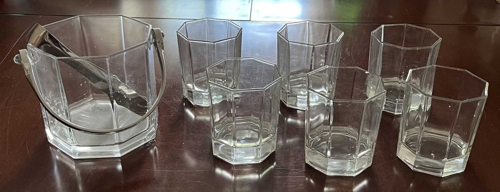 copos e balde de gelo-dispensador de bebidas e prato de bolo-ver fotos