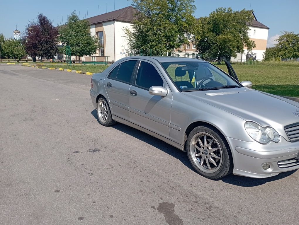 Автомобіль  Mercedes -Benz компресор 1.8