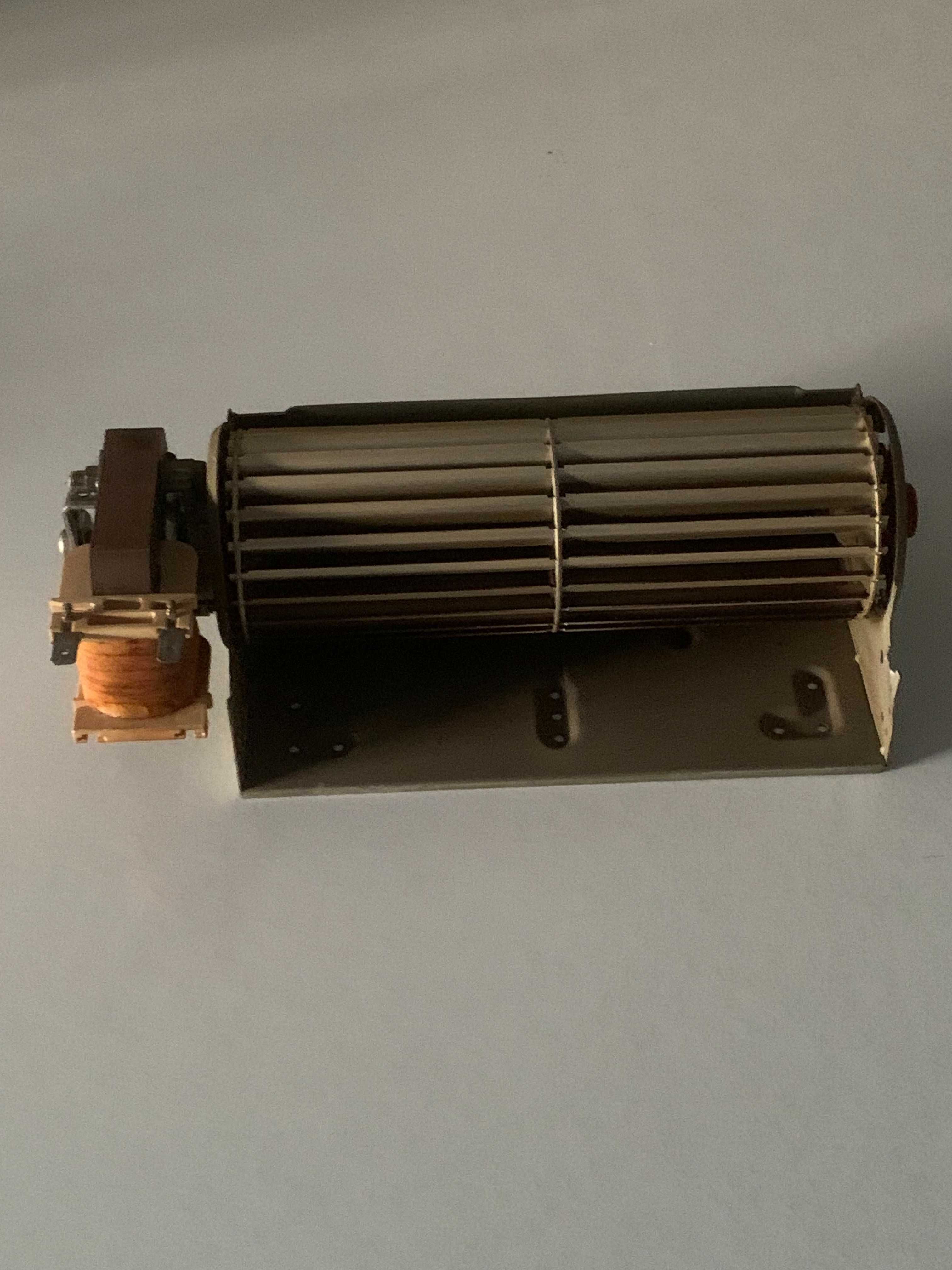 Motor com turbina para forno Ariston