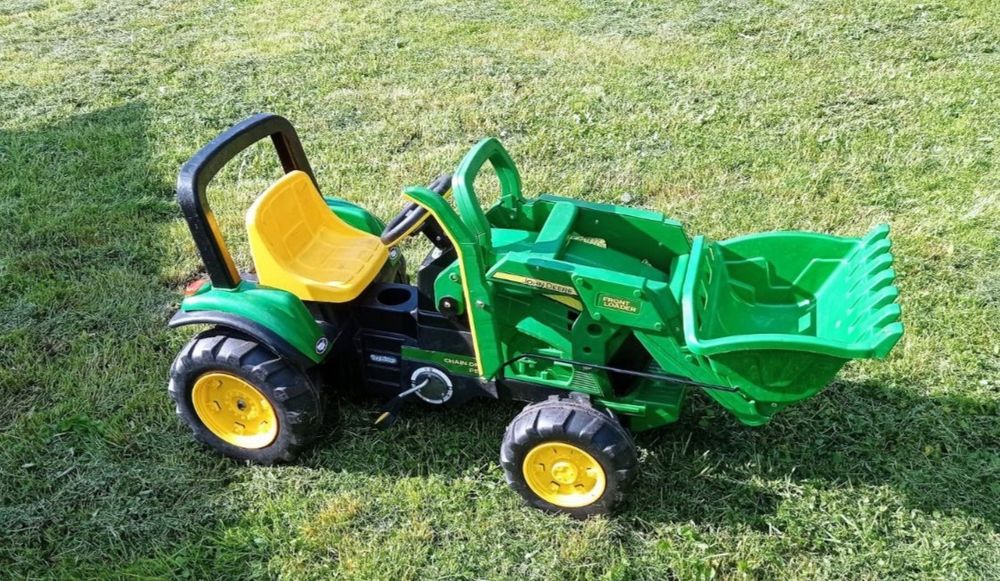 Продам трактор на педалях