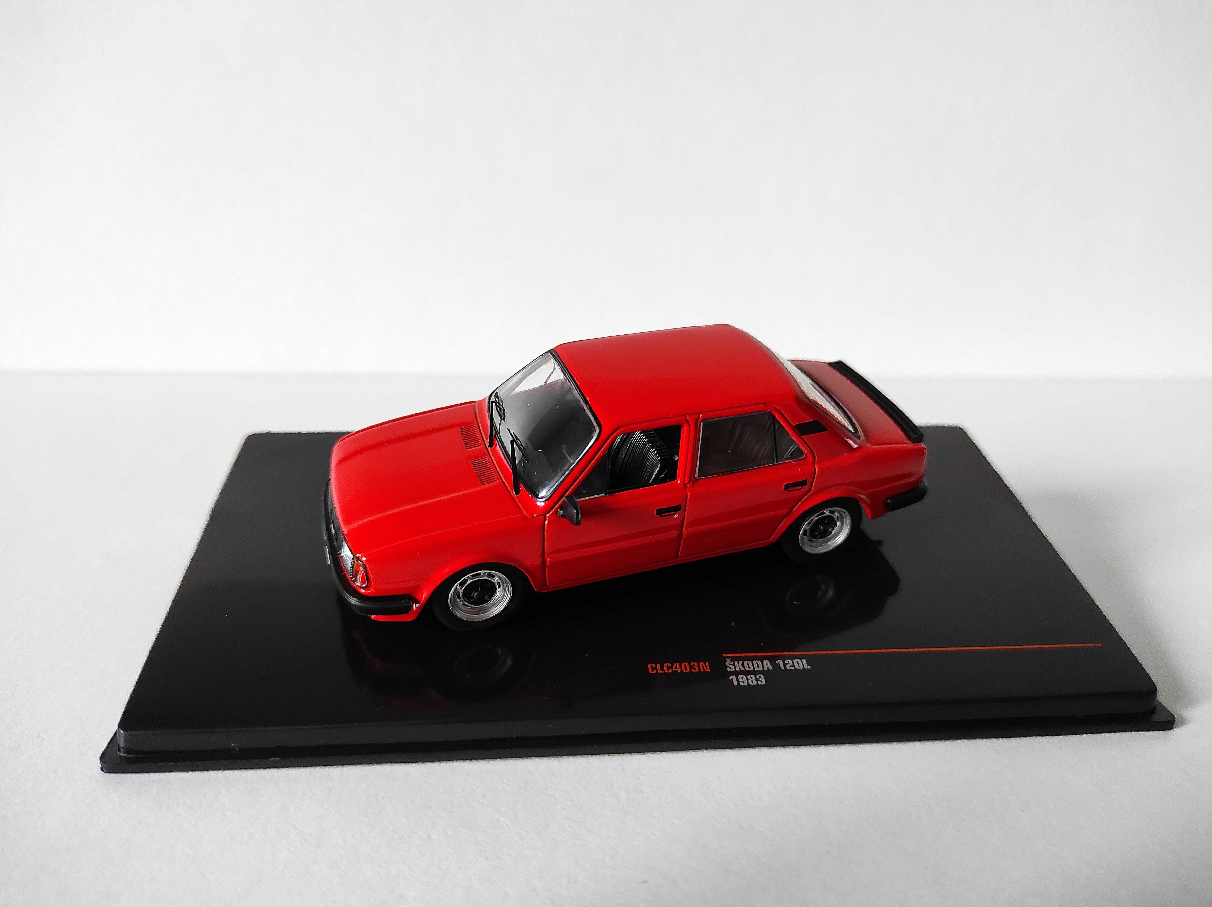 Skoda 120L 1983 Czerwony 1:43 IXO uszkodzona gablotka
