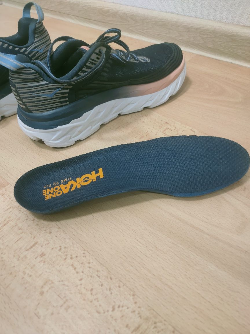 Женские кроссовки для бега hoka one one bondi