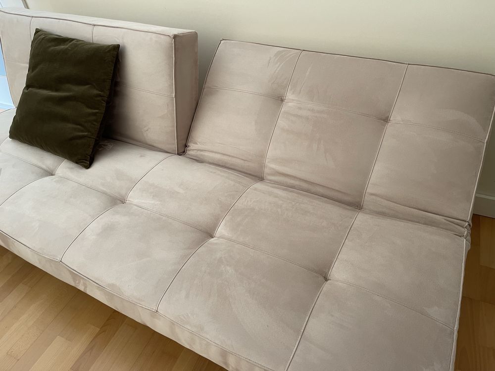 Sofá-cama bege da AREA