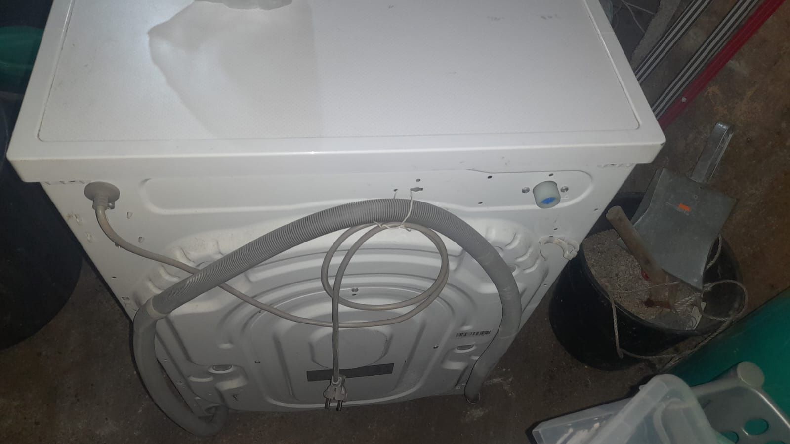Vendo maquina de lavar roupa pouco usada com tudo em boas condições