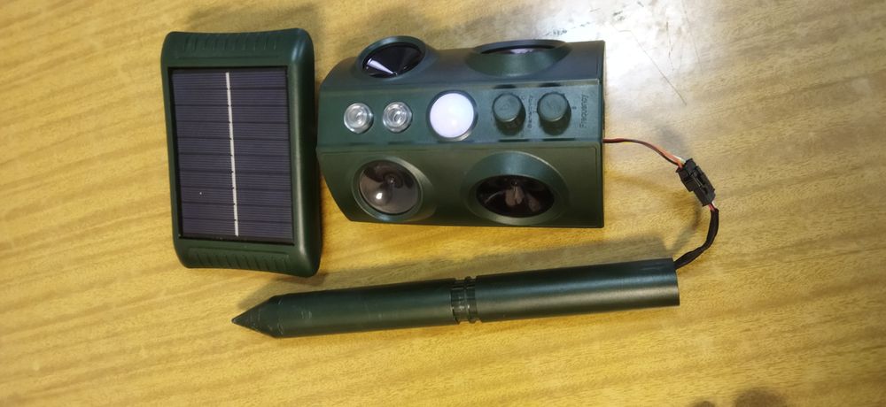 Вуличний ультразвуковий відлякувач гризунів із сонячною панеллю