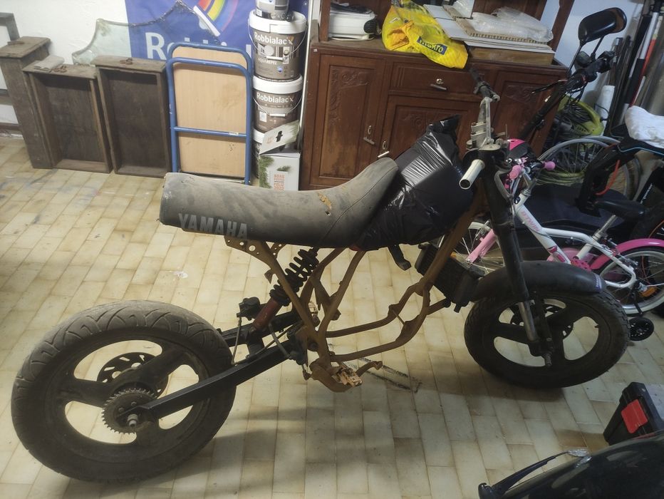 Yamaha DT 50 as peças, com dois motores, sem docs.