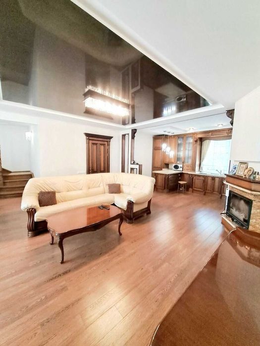 Продам неймовірний маєток наповнений домашнім теплом. Р-н Міськсаду.