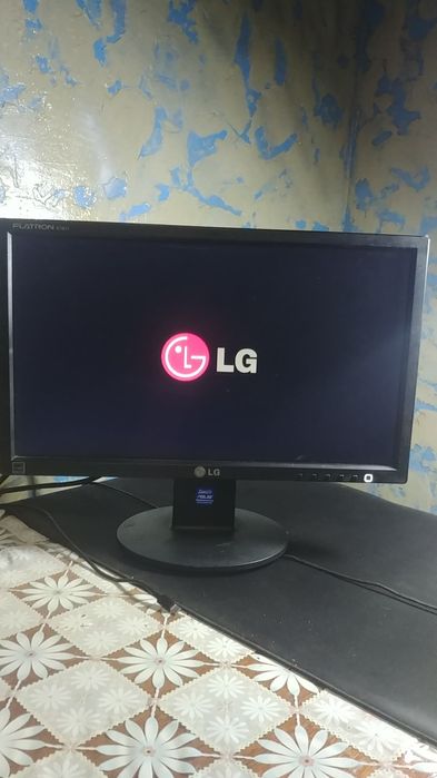 Монітор 18.5" LG Electronics Flatron E1911S-BN Black