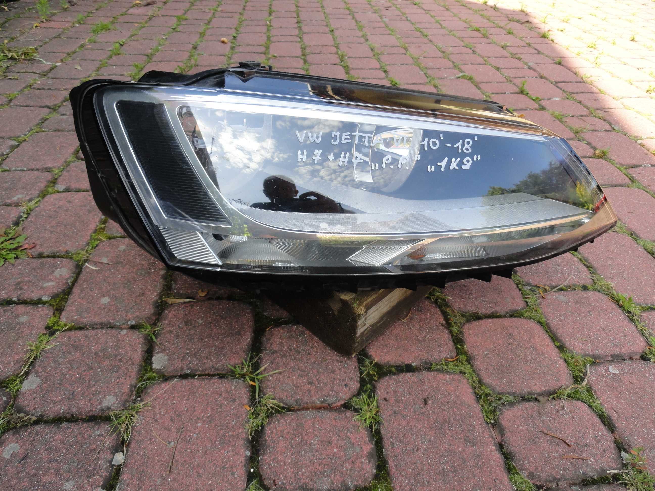 VW Jetta Reflektor prawy 10-14