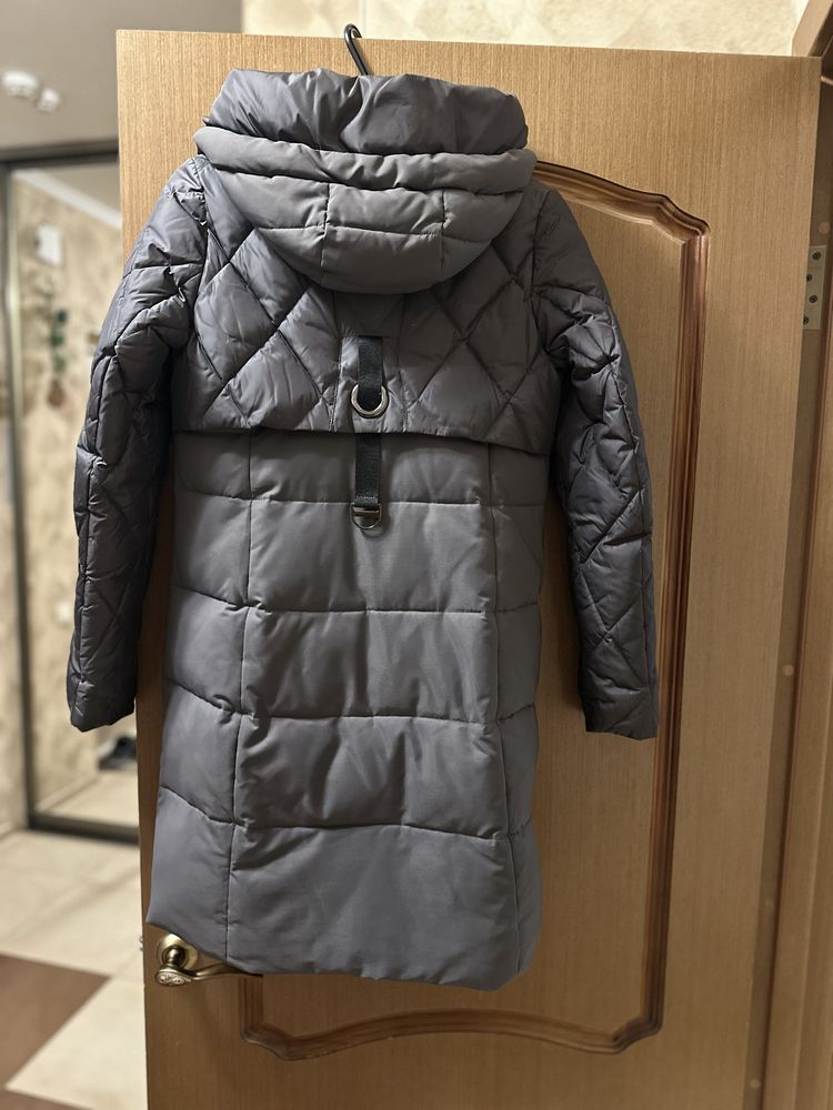 Жіноча женская куртка, сіра, довга зимова розмір S тепла
