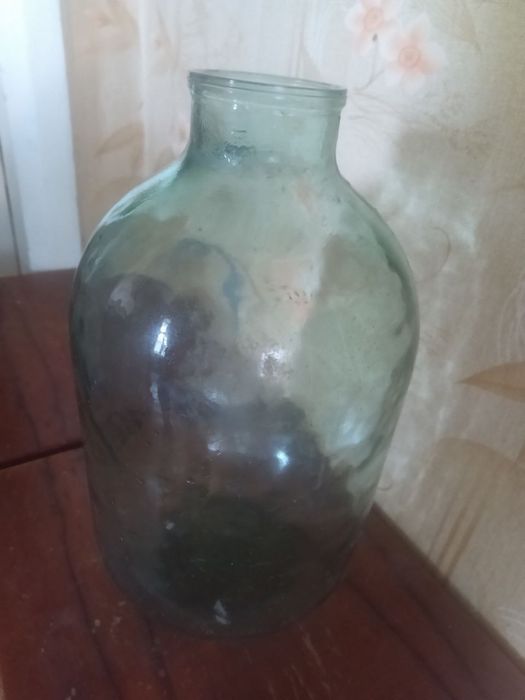 Банка 10 литров.