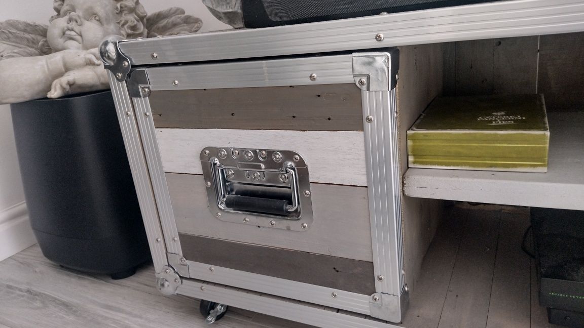 Loftowa szafka pod TV