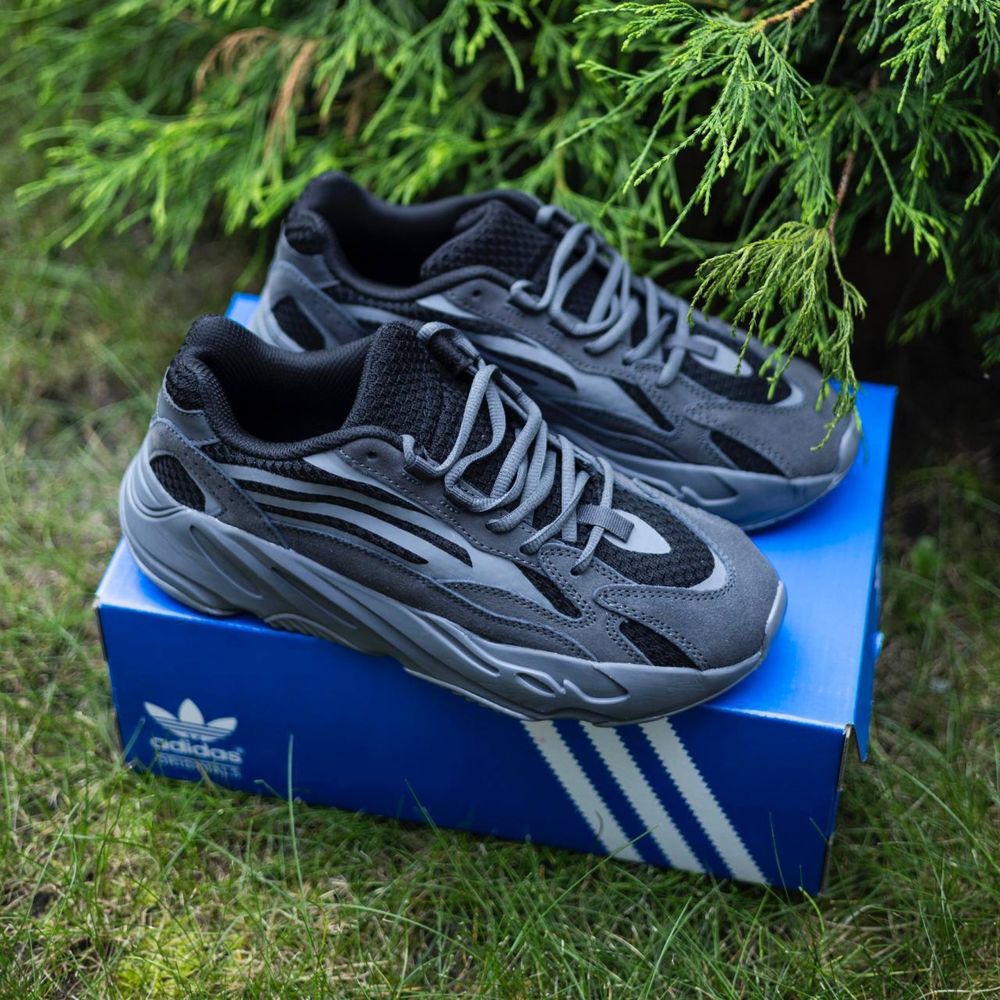 Adidas Yeezy 700 V2, Адідас Ізі