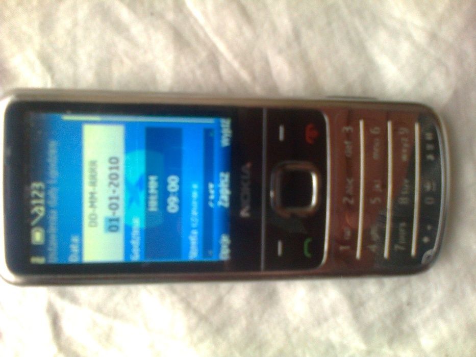 6700-c1 srebna.Nokia E66.