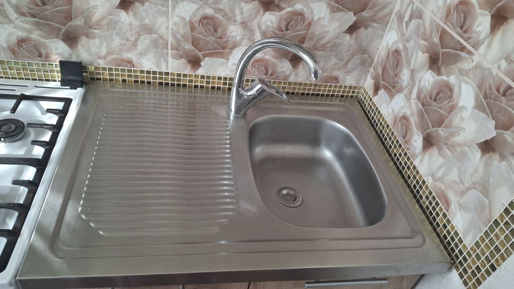 Продам кухонную мойку 60х80. Без крана и тумбы только мойка