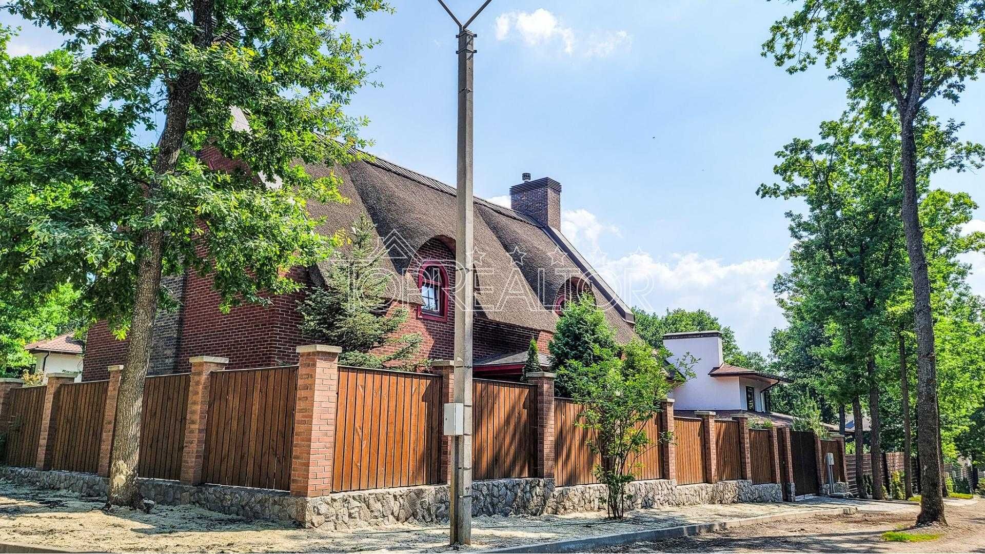 Офіс продажу в КП Лісове пропонує ділянку 14 соток у Лісопарку.