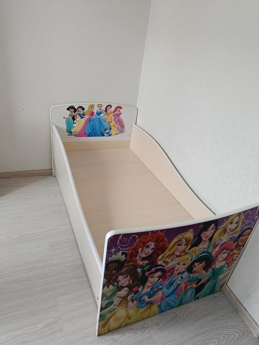 Детяче ліжко для дівчинки