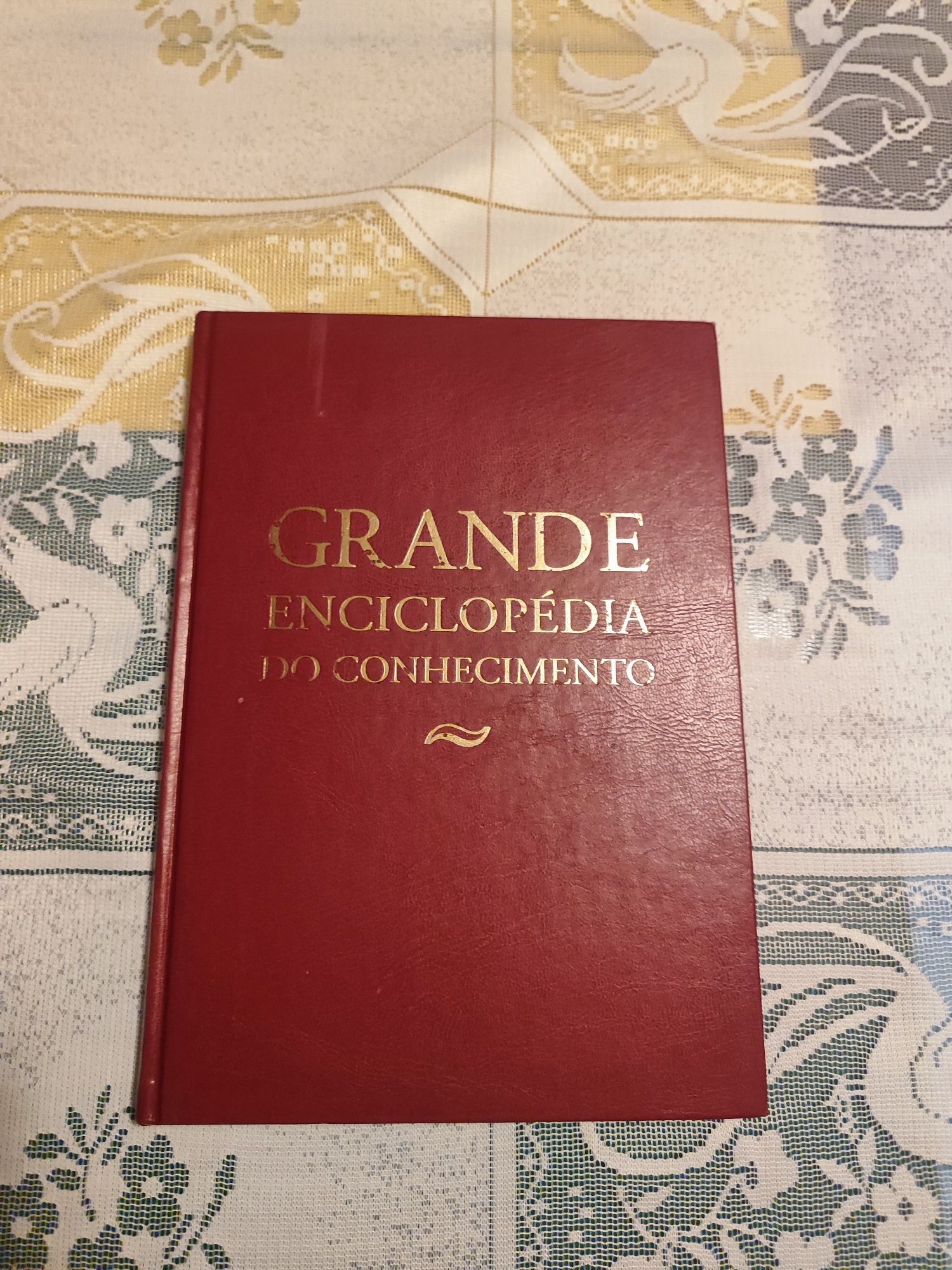 Coleção " A Grande Enciclopédia do conhecimento"