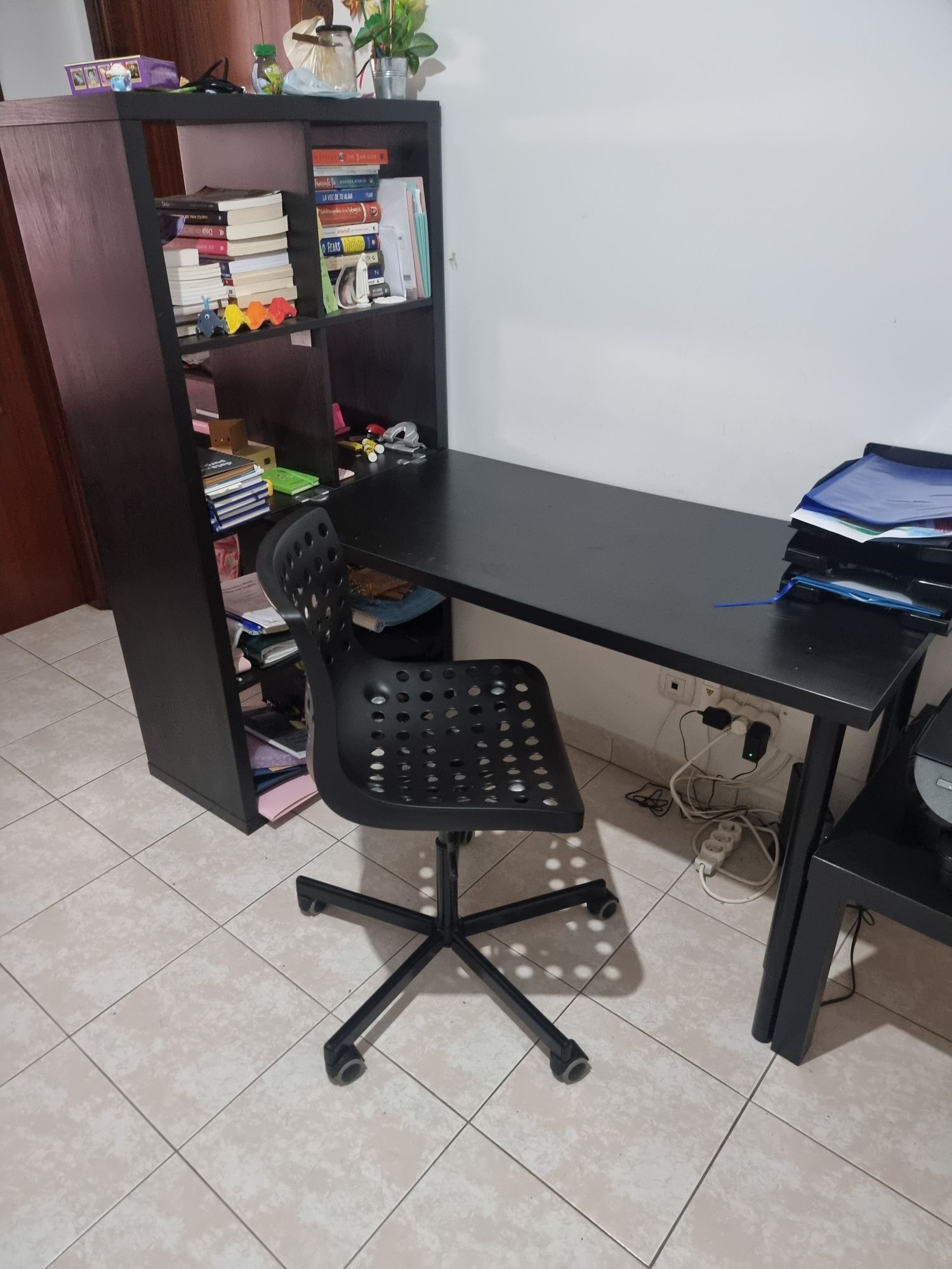 Secretária Preta com Cadeira