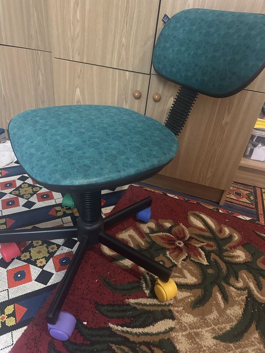 Письмовий стіл та крісло