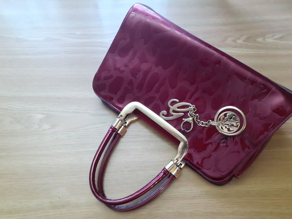 Продам стильную сумку.