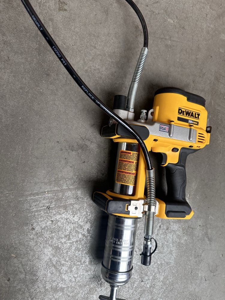 Пістолет салідольний Dewalt