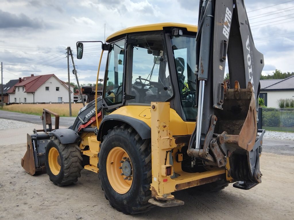 Koparko ładowarka 2011r volvo bl71 nowy model pełna opcja