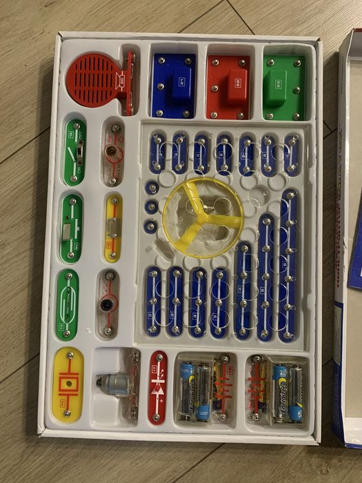 Електронний конструктор "Знаток", 180 схем