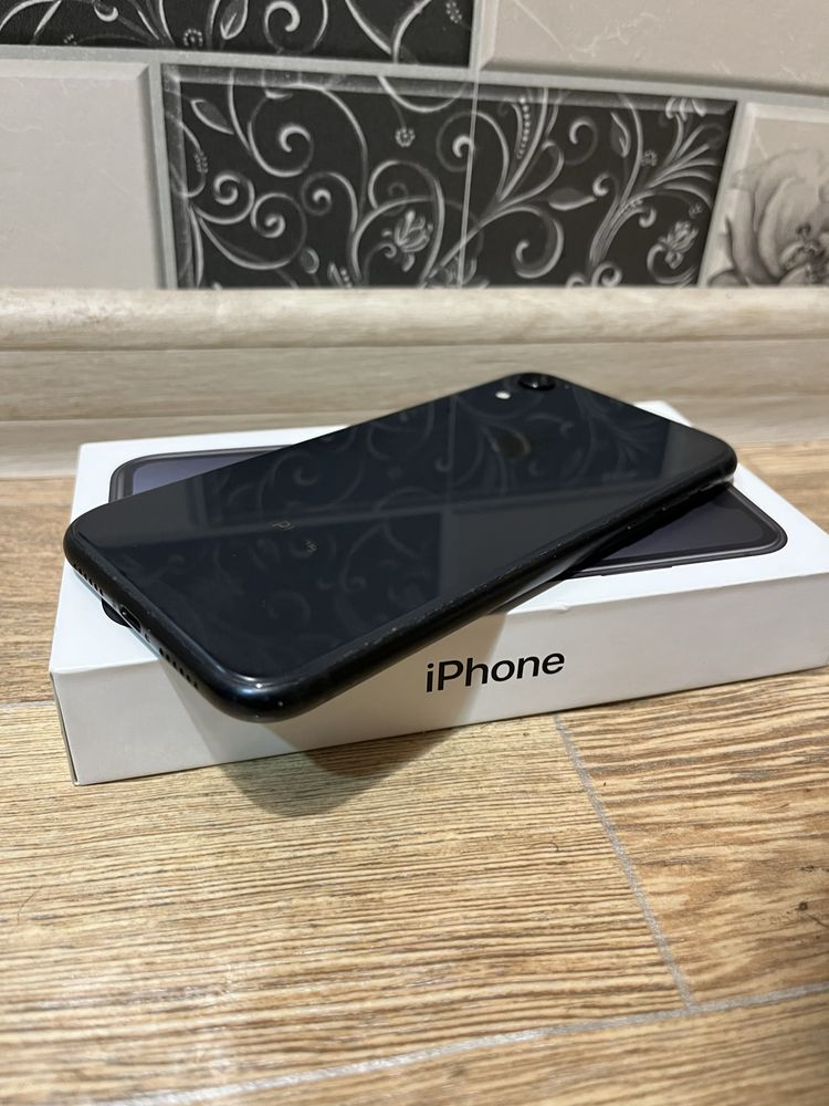 Продам iphone XR 128