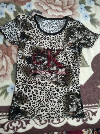 Жіноча леопардова стильна футболка