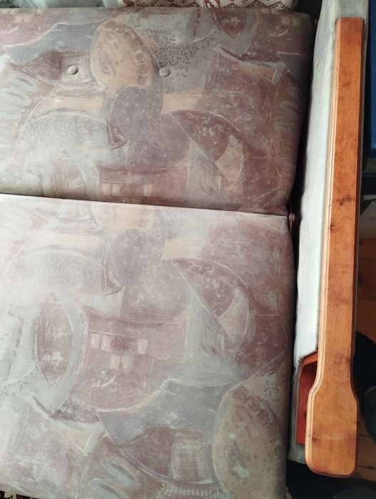 Диван-книжка. В гарному стані. Все ціле і робоче.